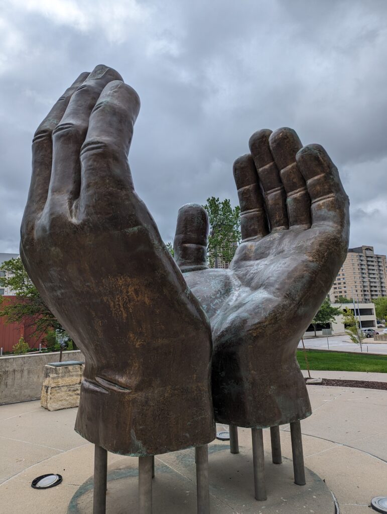 Veterans’ Prayer for Eternal Peace sculpture in Des Moines, a powerful tribute to veterans and a meaningful stop during a weekend in Des Moines.