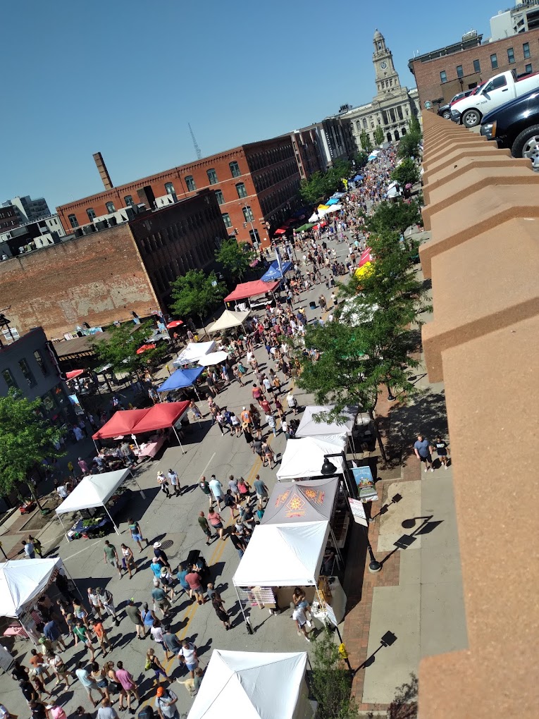 Vibrant Des Moines Farmers Market bustling with vendors, fresh produce, and live music, a highlight of any weekend in Des Moines.